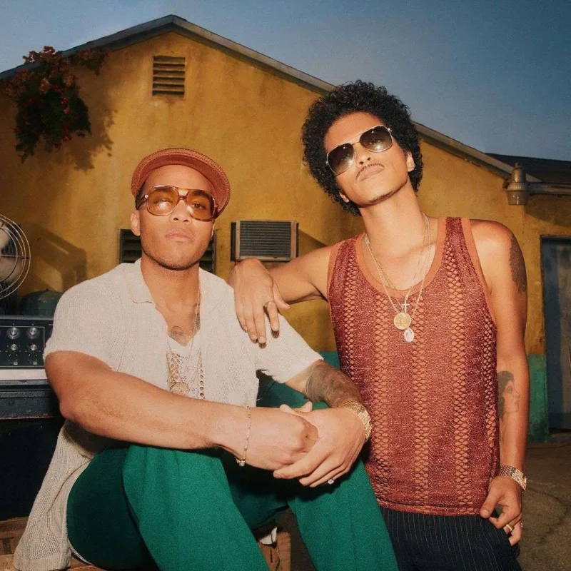 İnstaqramdan simmetriya “dəli”ləri ilə bağlı yenilik