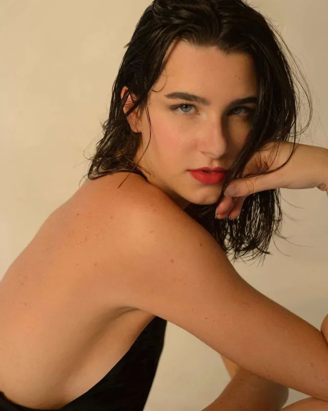 18 yaşlı model koronavirusdan öldü