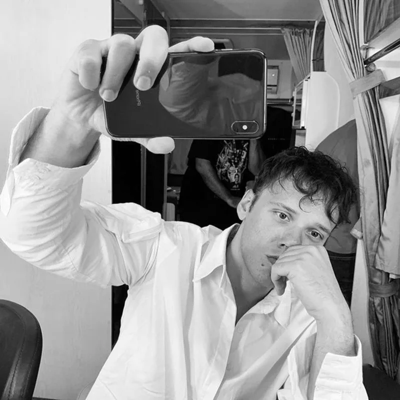 Edisin öpüşdüyü qızın kimliyi bəlli oldu