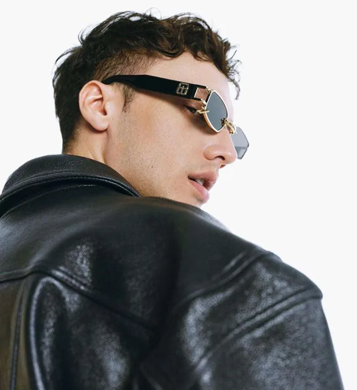 Edisin öpüşdüyü qızın kimliyi bəlli oldu