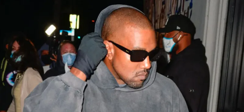 Ondan avtoqraf istəyən xanımı döydü