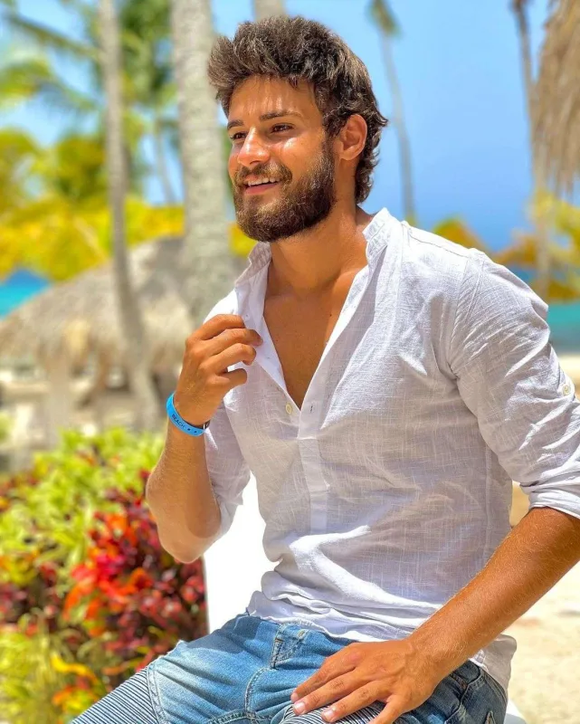 ““Netflix”də açıq-saçıq səhnənin çıxmasından qorxuram”