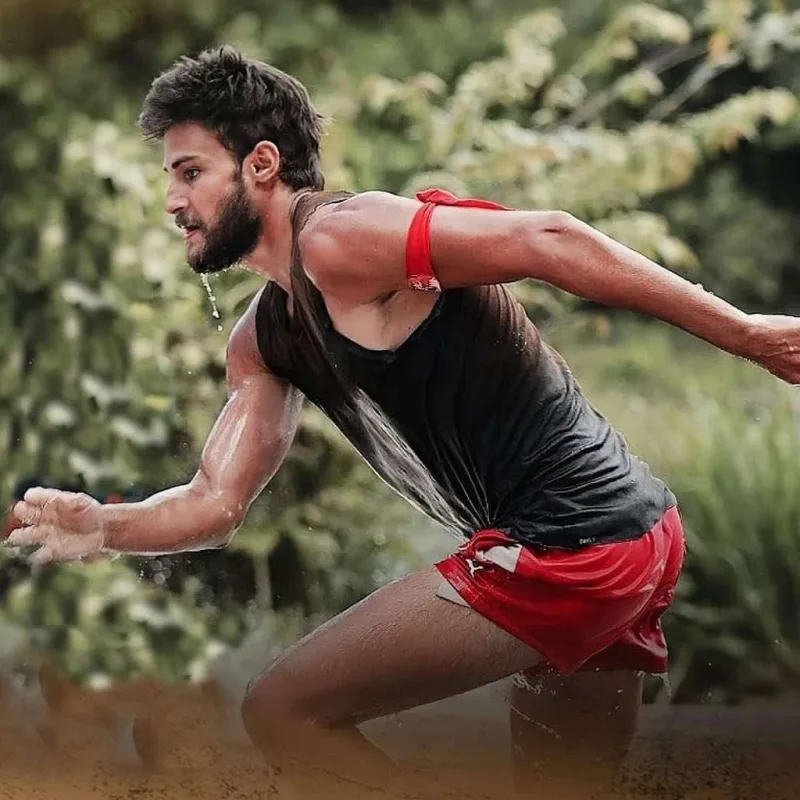 ““Netflix”də açıq-saçıq səhnənin çıxmasından qorxuram”