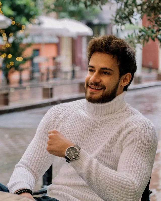 ““Netflix”də açıq-saçıq səhnənin çıxmasından qorxuram”