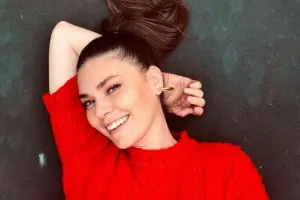 Aslı iş adamı ilə eşq yaşayır