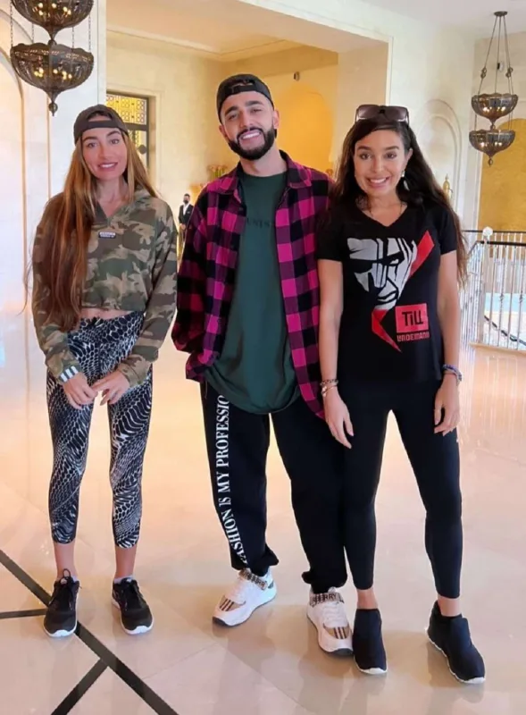 Hüseyn Prezidentin qızları ilə - FOTO