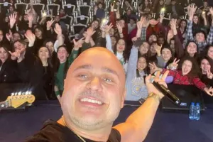 Bir gündə iki konsert verdi