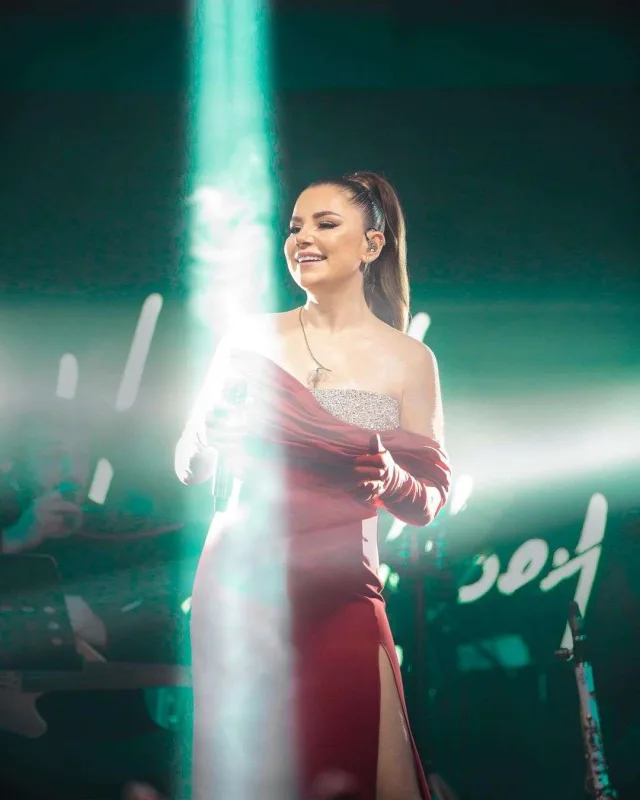 Merve Özbey Bakıya gəlir