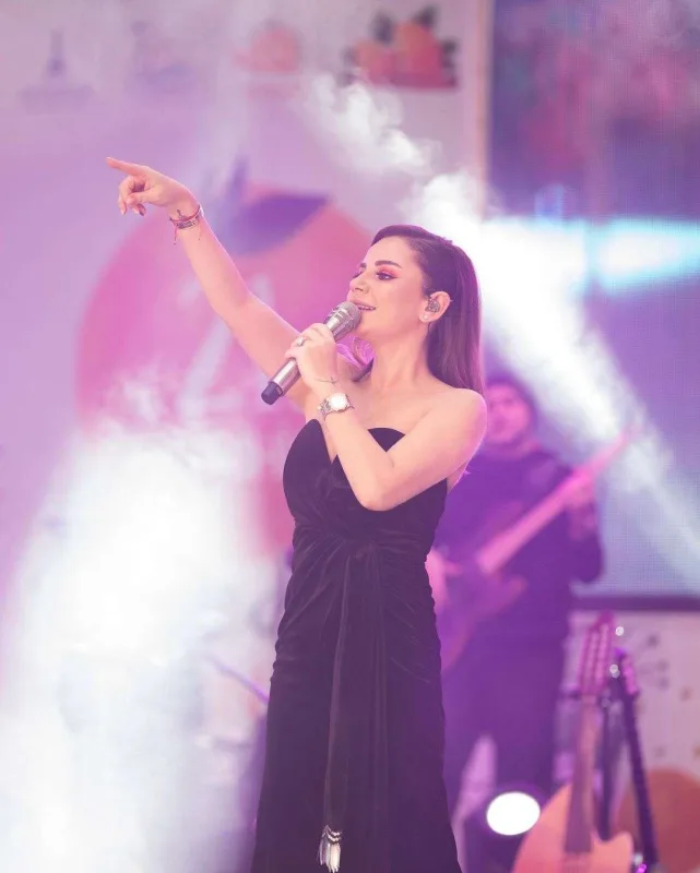 Merve Özbey Bakıya gəlir