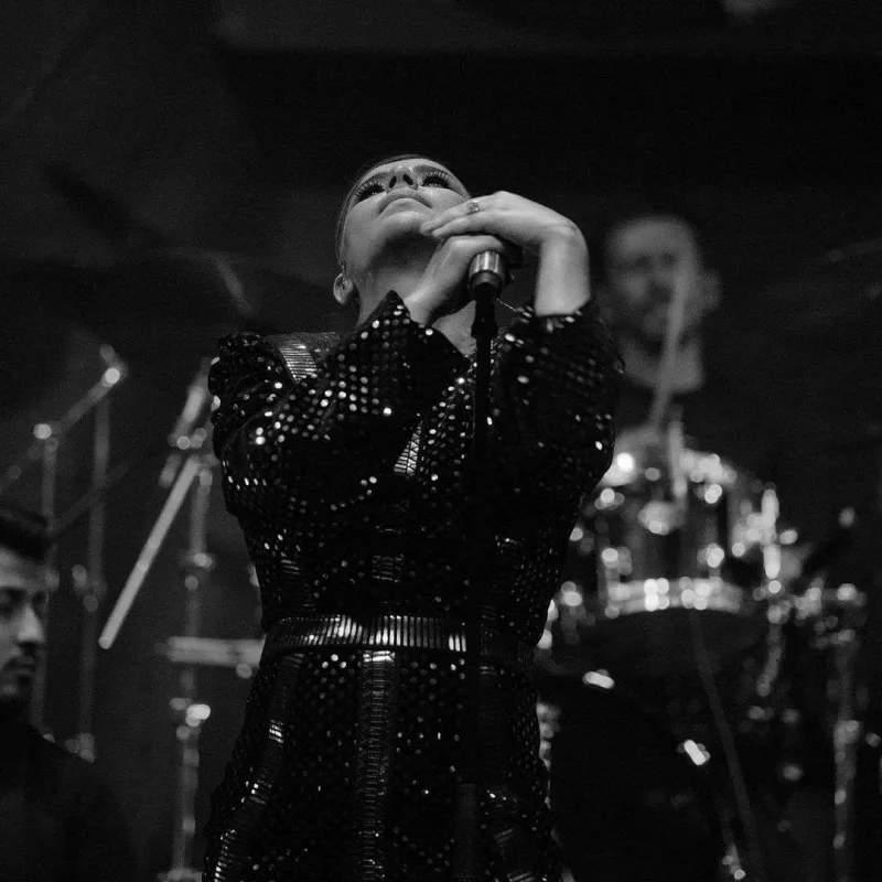 Merve Özbey Bakıya gəlir