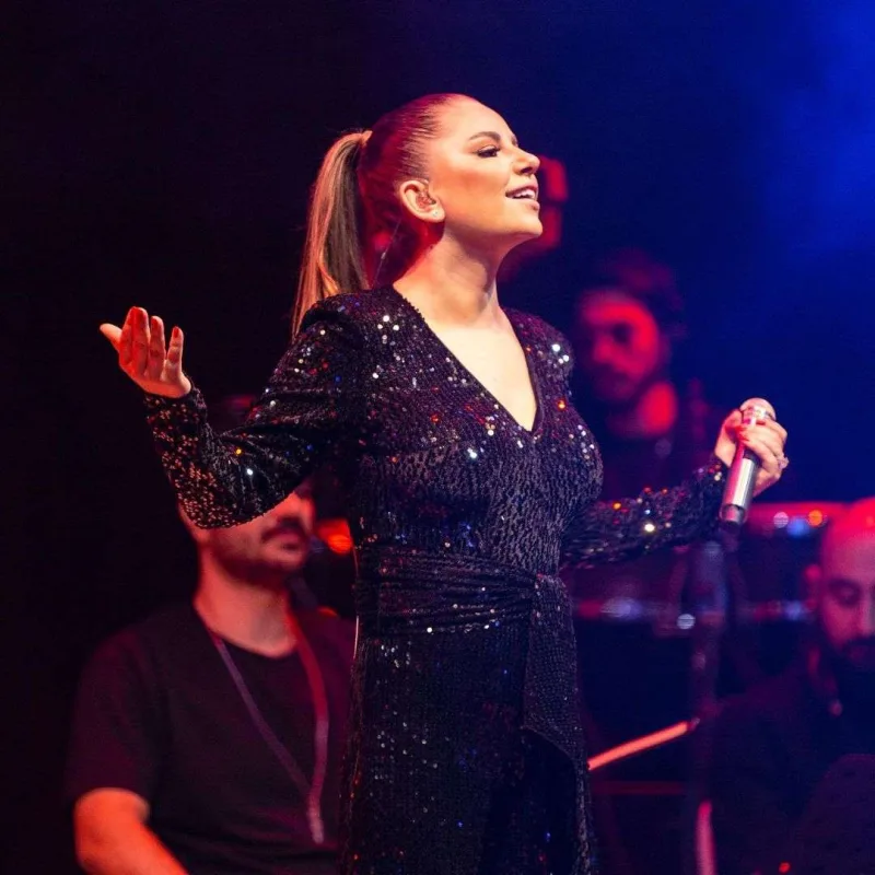 Merve Özbey Bakıya gəlir