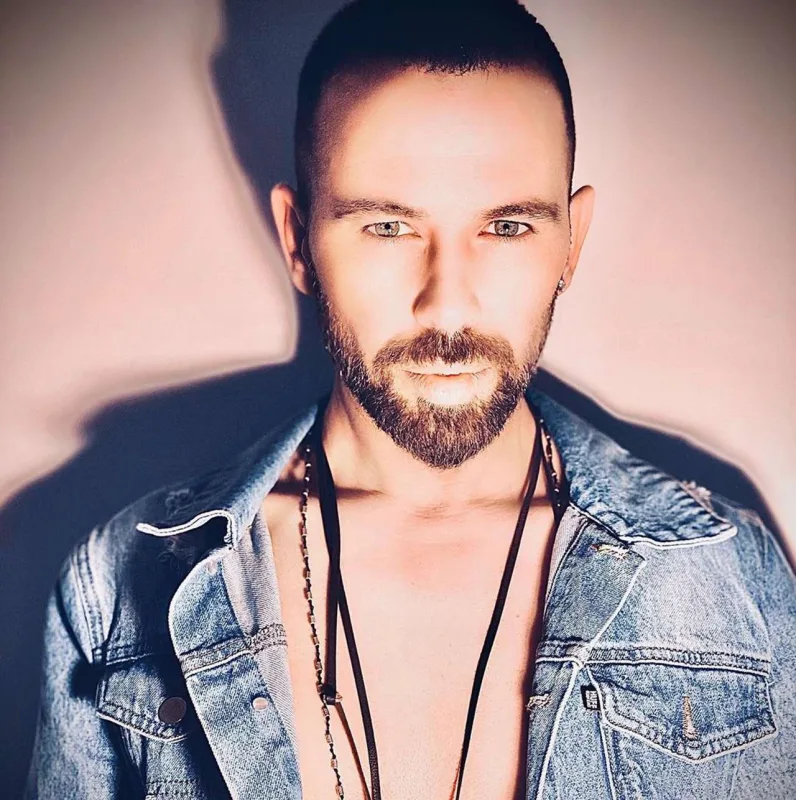 Estetik əməliyyatı ilə bağlı açıqlama yaydı