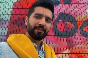 Əhməd motosiklet qəzası keçirib