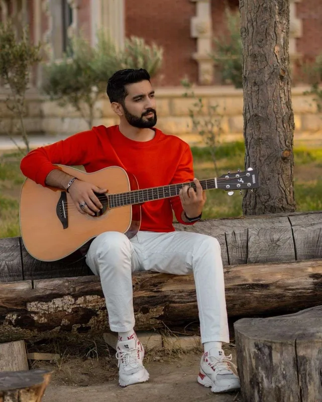 Əhməd motosiklet qəzası keçirib