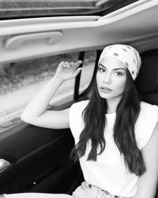 Keremlə Demet eyni serialda