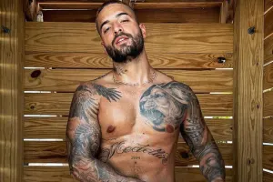 “Versace”ın yeni siması Malumadır