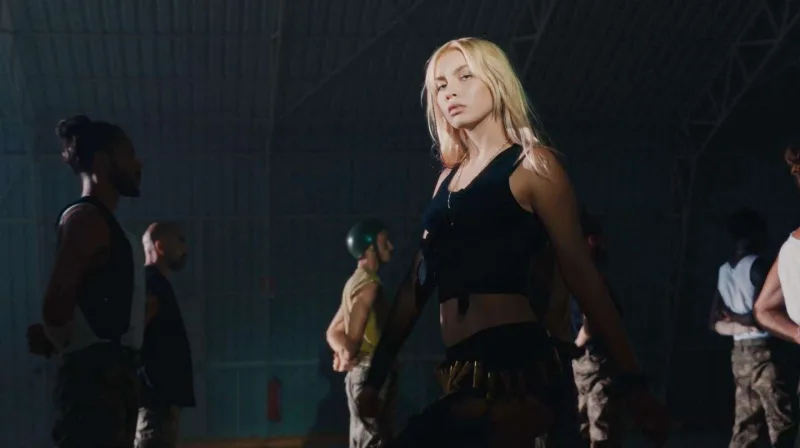 Aleyna fanatına görə evini dəyişdirdi