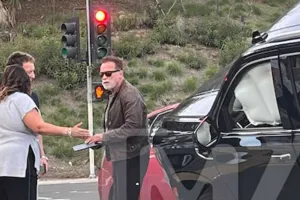 Şvarzenegger qəzaya düşdü - Fotolar