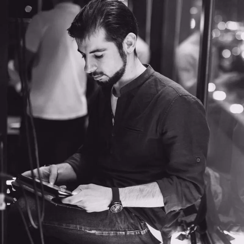 Azərbaycanlı dicey intihar etdi