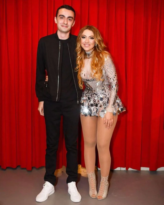 Rauf izləyicilərinə 2000 manat payladı