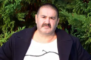 Qarlı havada 6 saat tıxacda qaldı