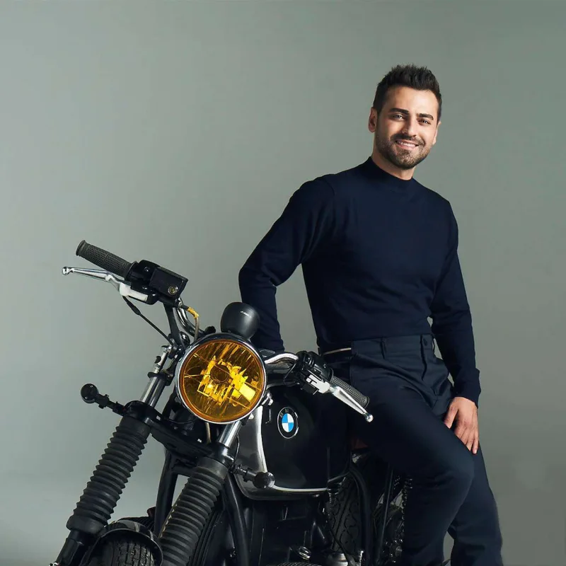 Röyanın qardaşı nişanlandı