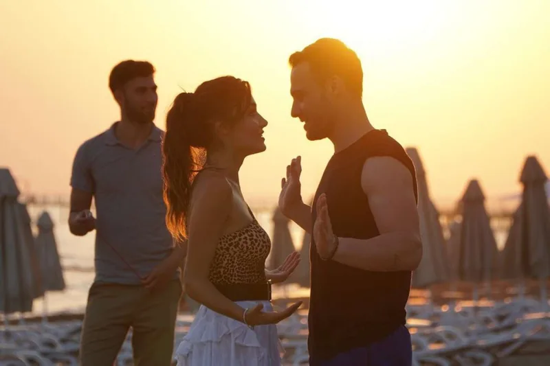 Hande Keremi evdən qovub