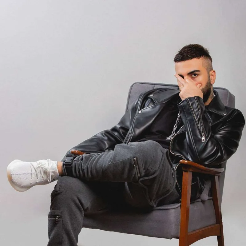 Ən çox dinlənilən 25 mahnıdan 11-i onundur