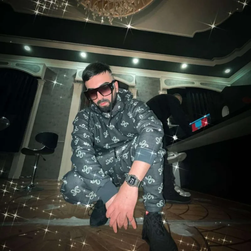 Ən çox dinlənilən 25 mahnıdan 11-i onundur