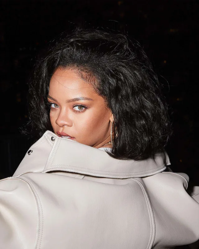 Rihanna 15 milyon ayırdı