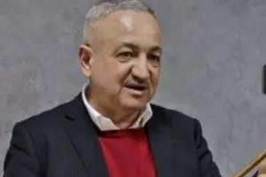 Vaqif Mustafayev Çarli Çaplinin əsası ilə...-Fotolar