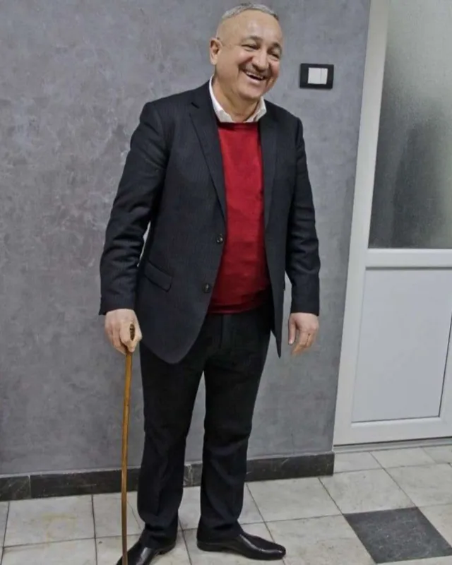 Vaqif Mustafayev Çarli Çaplinin əsası ilə...-Fotolar