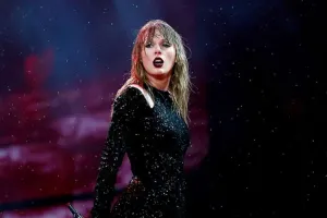 Fanatı Teylorun evinə hücuma keçdi