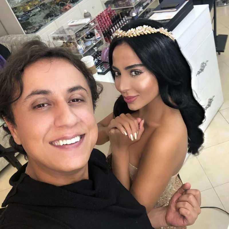 “Özünü Napoleonun xalası qızı hesab edir”