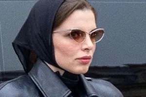 Məşhur aktrisanın örpəyi Fransada qalmaqal yaratdı