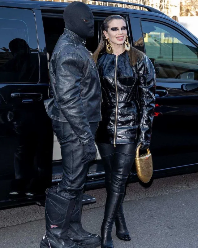 Məşhur aktrisanın örpəyi Fransada qalmaqal yaratdı