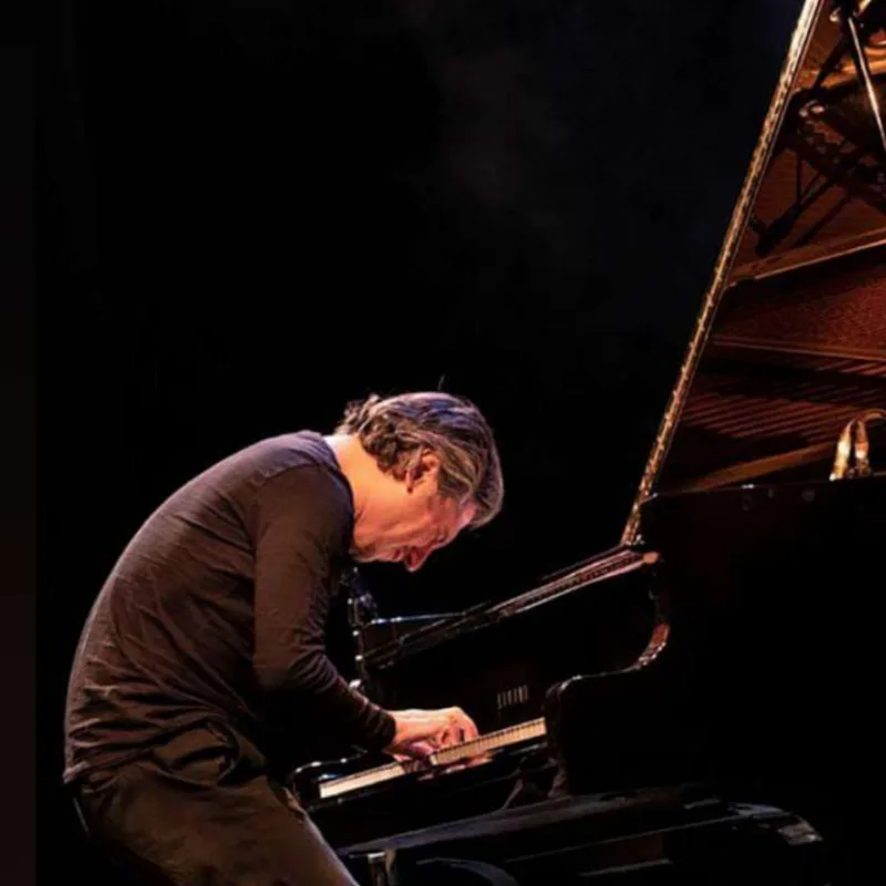 Şahin Növrəsli məşhur musiqi şirkəti ilə müqavilə imzaladı