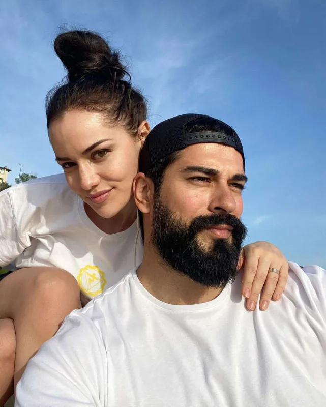 Reklam üçün 10 milyon istəyirlər