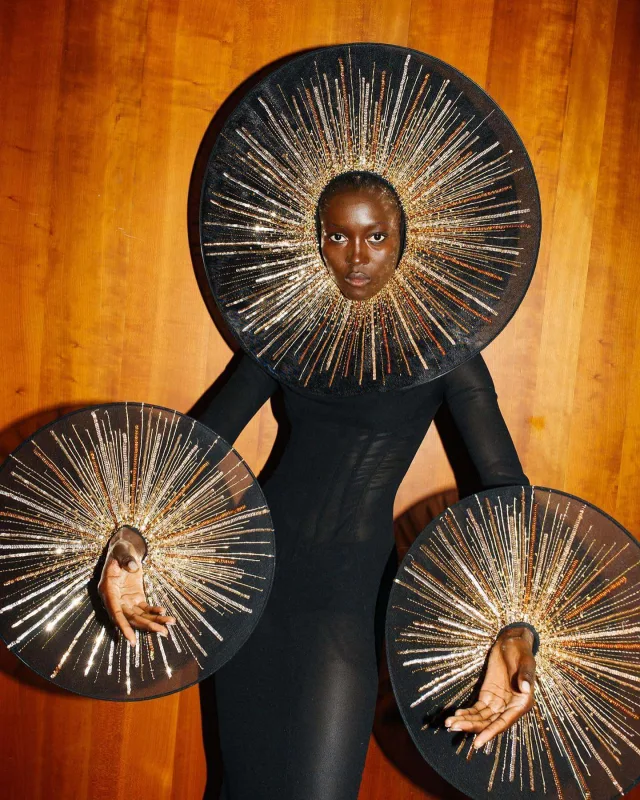 Məşhur brendin ekstravaqant kolleksiyası diqqət çəkdi