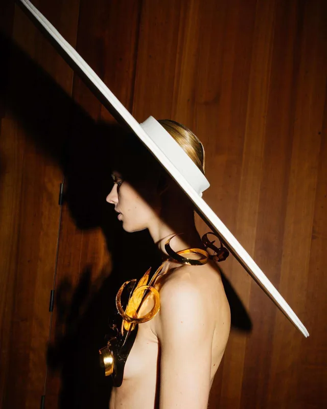 Məşhur brendin ekstravaqant kolleksiyası diqqət çəkdi