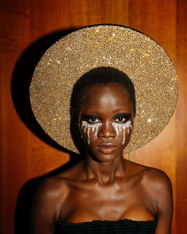 Məşhur brendin ekstravaqant kolleksiyası diqqət çəkdi