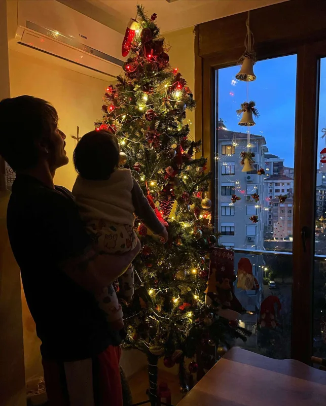 İlk dəfə ailəsini göstərdi - FOTOLAR