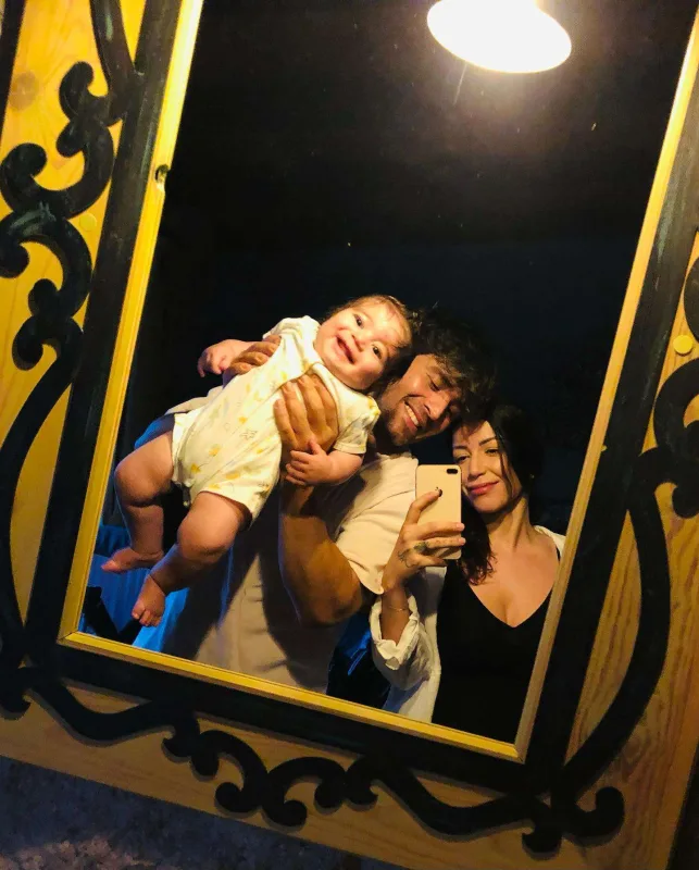 İlk dəfə ailəsini göstərdi - FOTOLAR