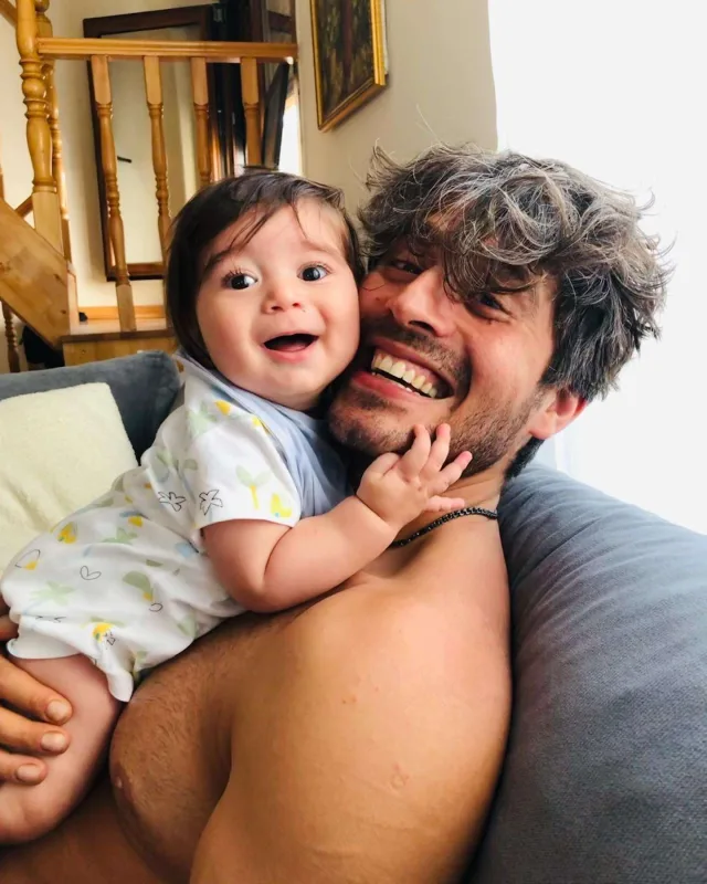 İlk dəfə ailəsini göstərdi - FOTOLAR