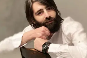 Elşad da efirə çıxmaq üçün pul istəyir