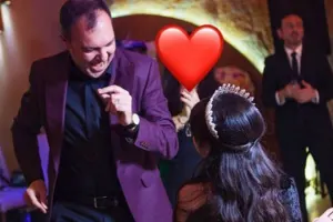 O da xanımının üzünü gizlətdi