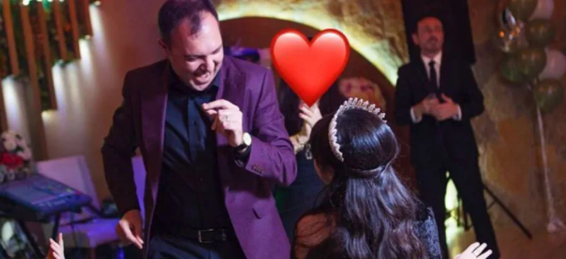 O da xanımının üzünü gizlətdi