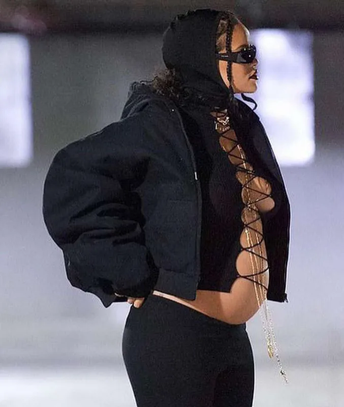 Rihanna tərzi ilə diqqət çəkdi