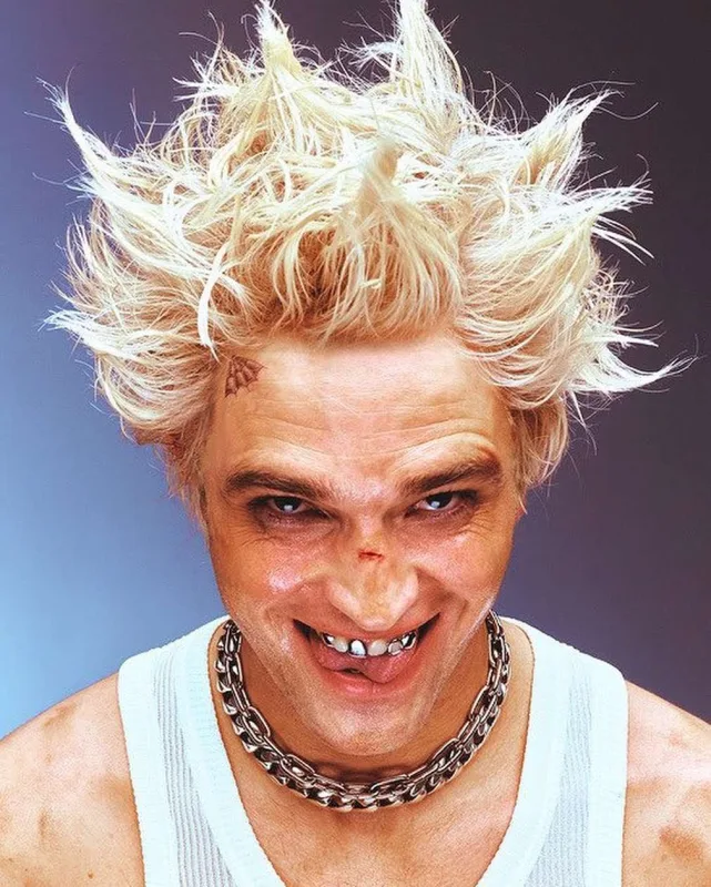 Dərgi üçün haldan-hala düşdü