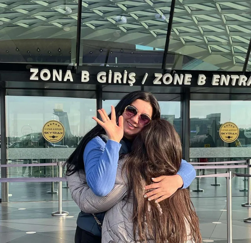 Nazilə gəlini ilə fotosunu paylaşdı